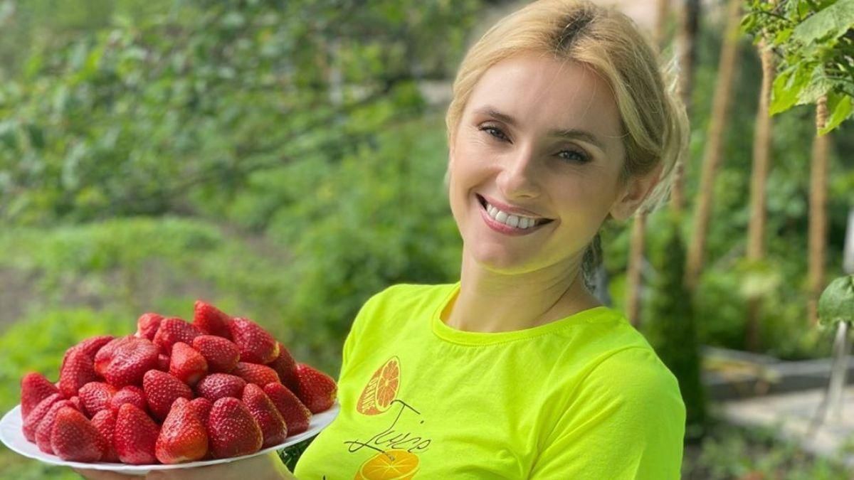 Ірина Федишин вперше приготувала чізкейк з полуницею: зірка поділилася рецептом