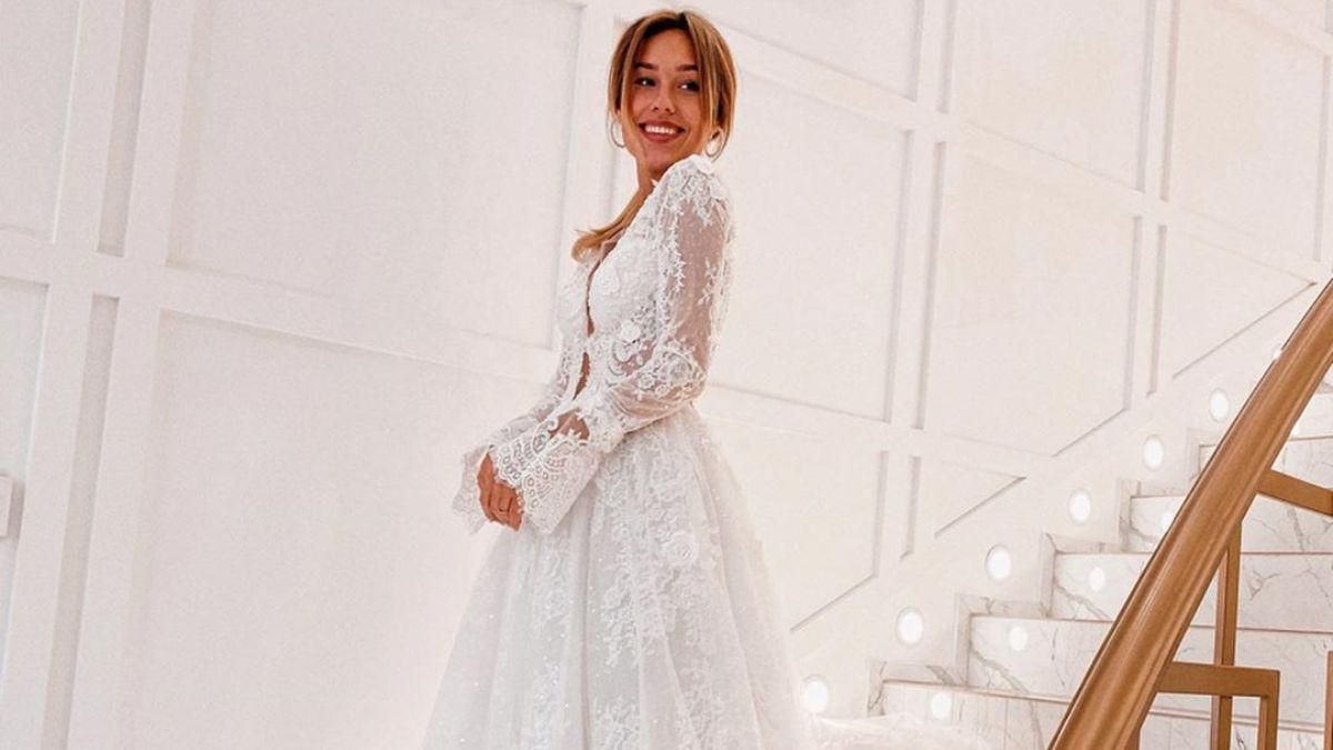 У весільній сукні: Даша Квіткова замилувала мережу чуттєвим відео з чоловіком