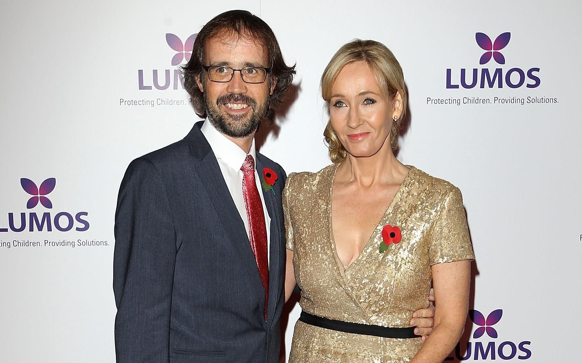 Ексчоловік Джоан Роулінг не жаліє, що піднімав на неї руку Ексчоловік Джоан Роулінг не жаліє, що піднімав на неї руку