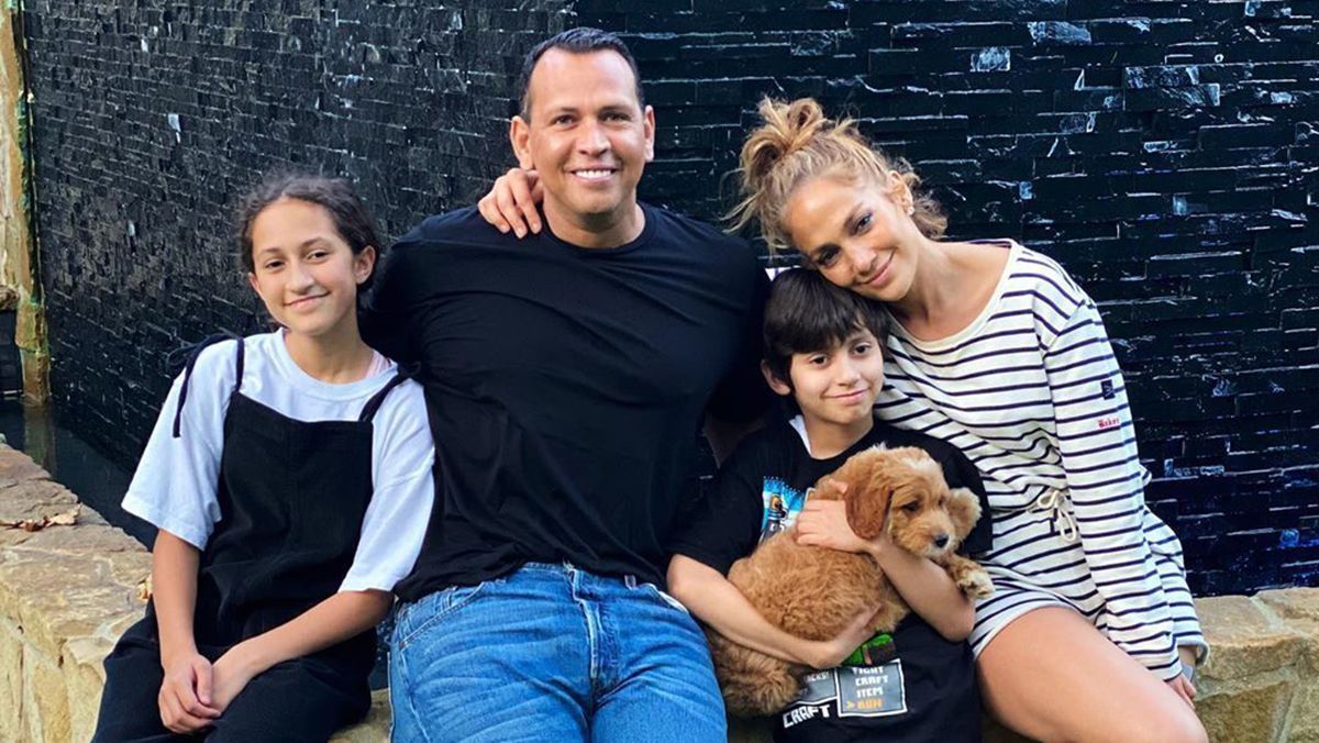 Дженнифер Лопес и Алекс Родригес завели домашнего любимца: очаровательные фотографии Дженнифер Лопес и Алекс Родригес завели домашнего любимца: очаровательные фотографии