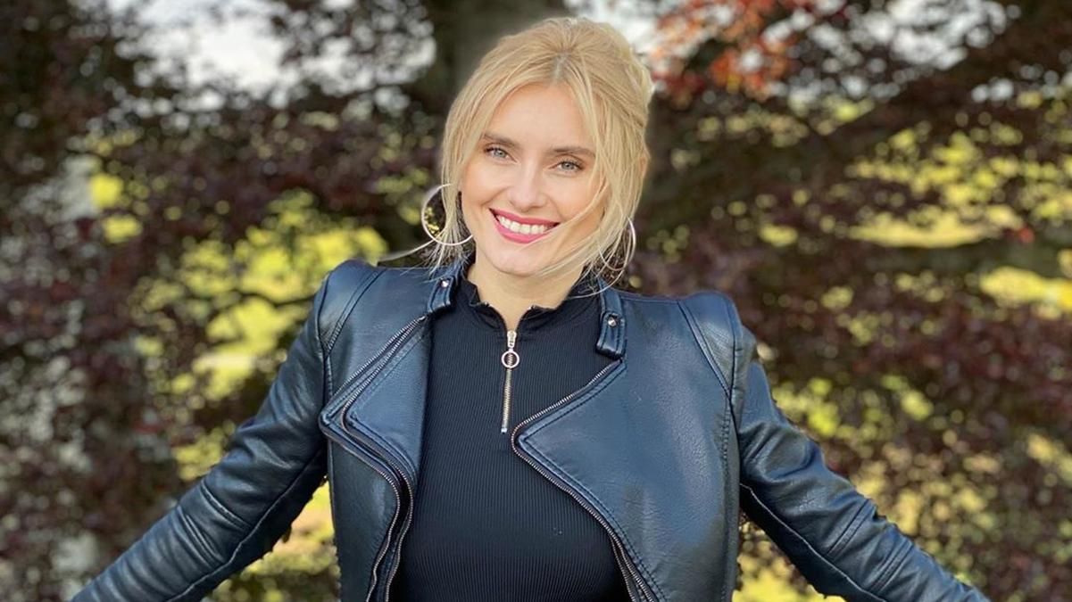 В блузке с обнаженными плечами: Ирина Федишин показала яркий летний образ – волшебное фото В блузке с обнаженными плечами: Ирина Федишин показала яркий летний образ – волшебное фото