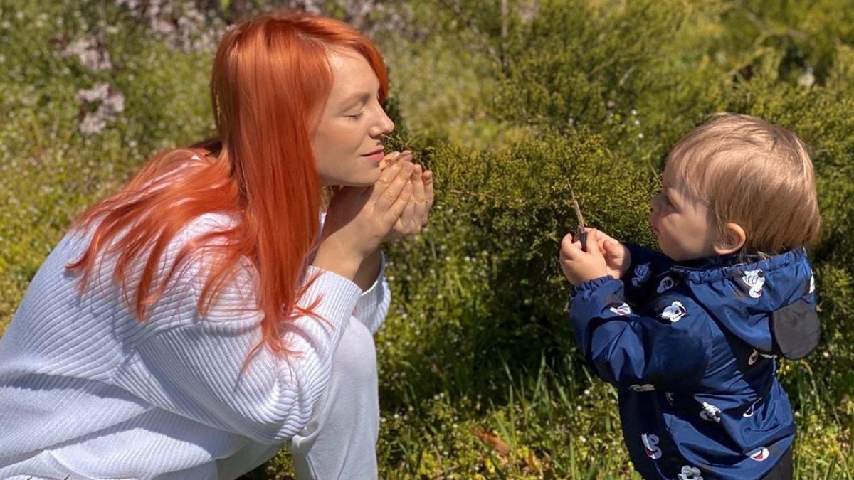 Вагітна Світлана Тарабарова малює разом із маленьким сином: миловидне відео Вагітна Світлана Тарабарова малює разом із маленьким сином: миловидне відео