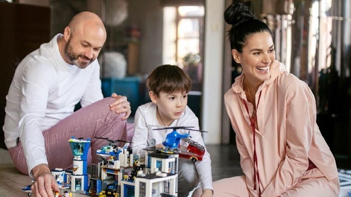 Маша Єфросиніна показала рідкісне фото з чоловіком та підрослим сином Маша Єфросиніна показала рідкісне фото з чоловіком та підрослим сином