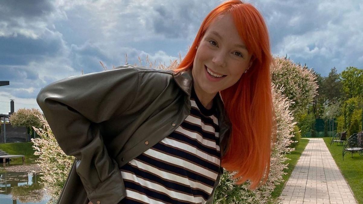 У білій сукні в горошок: вагітна Світлана Тарабарова замилувала мережу літнім образом – фото У білій сукні в горошок: вагітна Світлана Тарабарова замилувала мережу літнім образом – фото