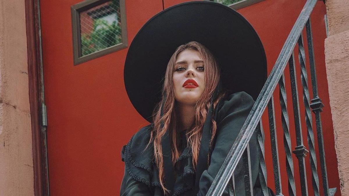 Солистка группы KAZKA шокировала кардинальной сменой имиджа: как выглядит звезда Солистка группы KAZKA шокировала кардинальной сменой имиджа: как выглядит звезда