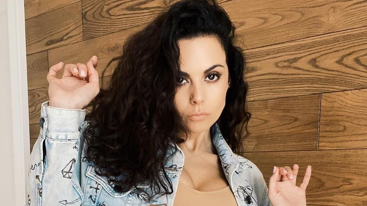 В провокационных шортах: Настя Каменских позировала в вызывающей образе – фото В провокационных шортах: Настя Каменских позировала в вызывающей образе – фото