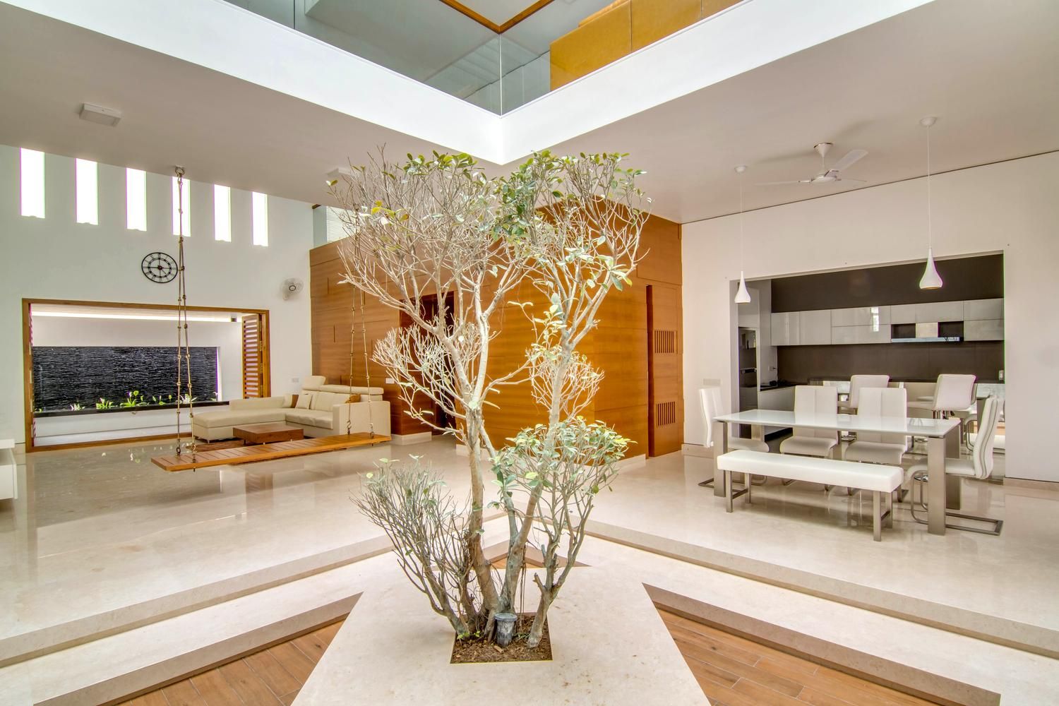 Беспроигрышное сочетание коричневого, белого и серого: фото интерьера дома из Индии Беспроигрышное сочетание коричневого, белого и серого: фото интерьера дома из Индии