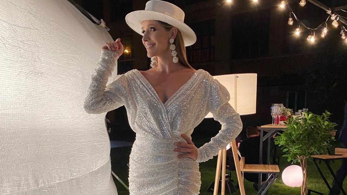 В коротком блестящем платье: Катя Осадчая продемонстрировала эффектный образ В коротком блестящем платье: Катя Осадчая продемонстрировала эффектный образ