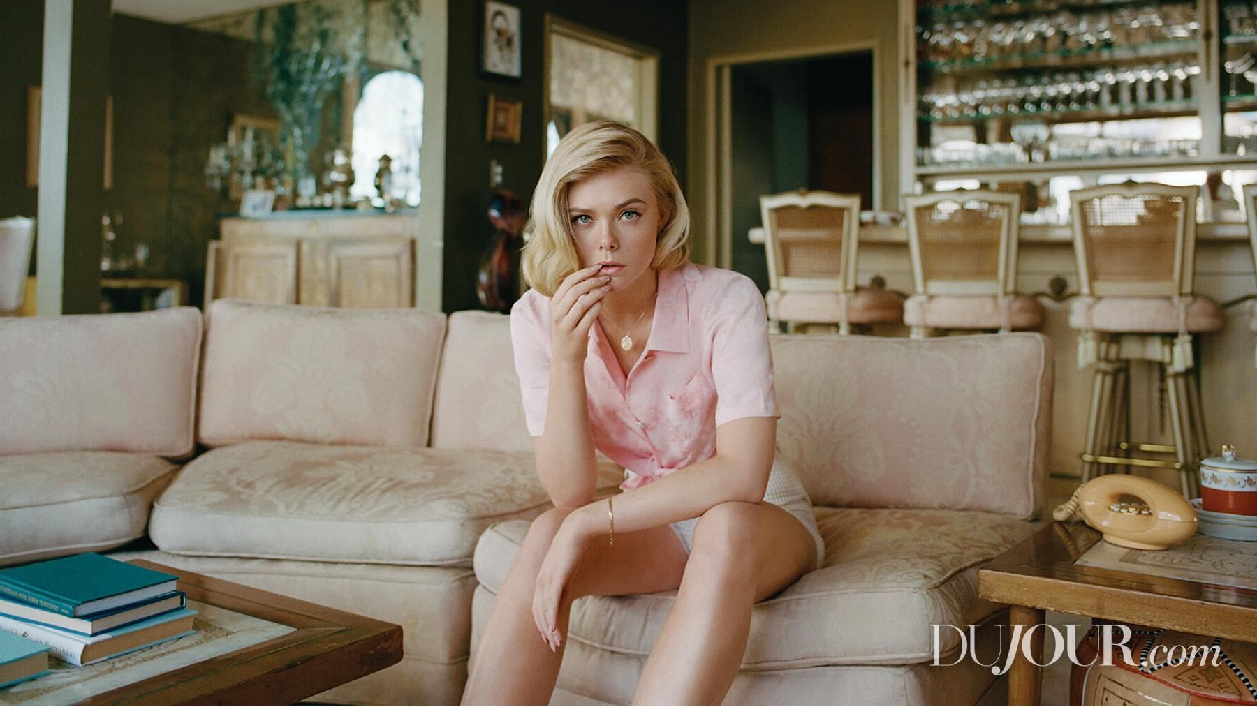 Зірка комедійного серіалу про російську імператрицю Ель Феннінг знялась у стильному фотосеті Зірка комедійного серіалу про російську імператрицю Ель Феннінг знялась у стильному фотосеті