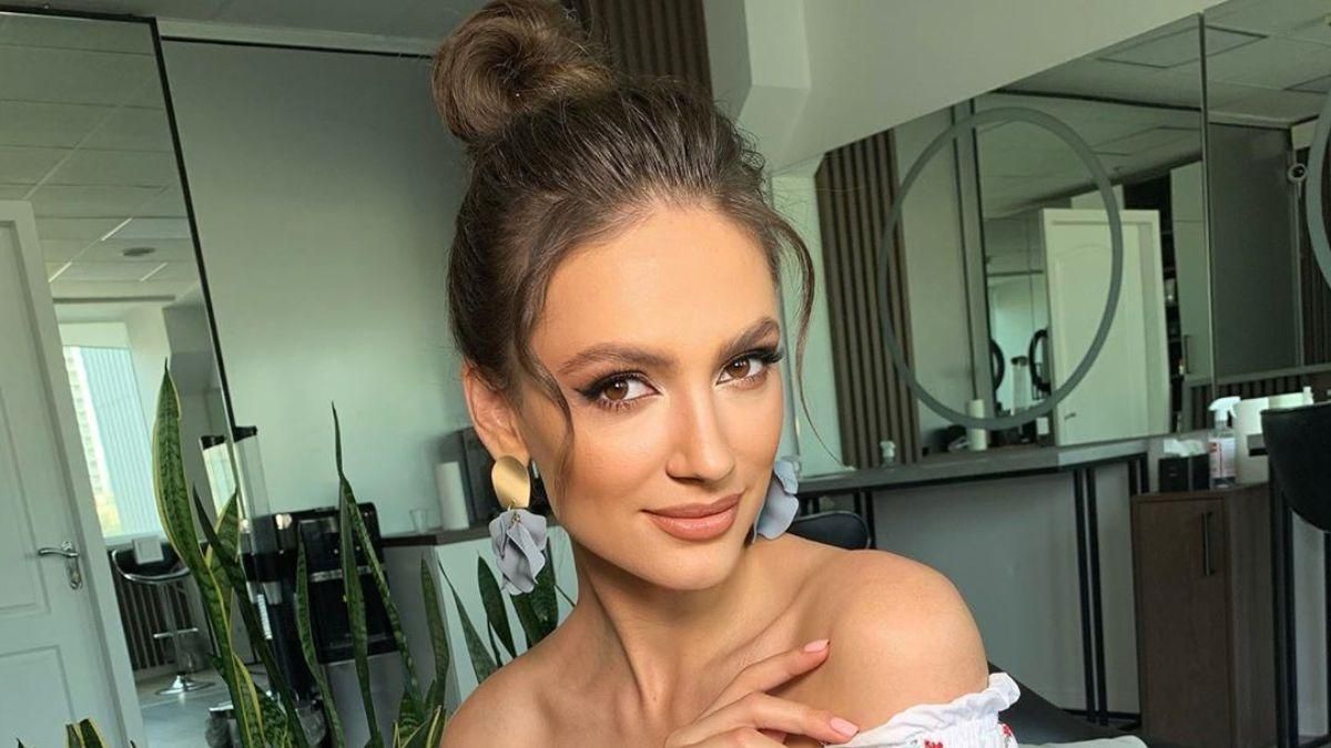 В платье с высокими разрезами: Дана из "Холостяка-10" похвасталась летним образом–пикантные фото В платье с высокими разрезами: Дана из "Холостяка-10" похвасталась летним образом–пикантные фото