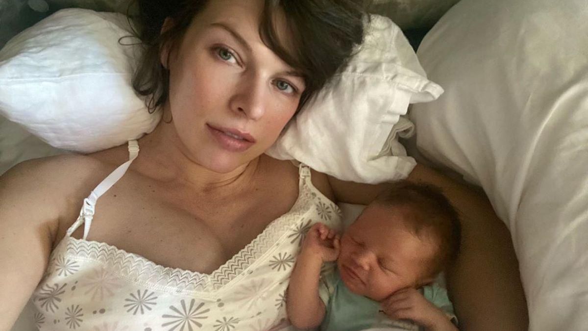 Міла Йовович показала, як підросла її наймолодша донька: миле фото Міла Йовович показала, як підросла її наймолодша донька: миле фото