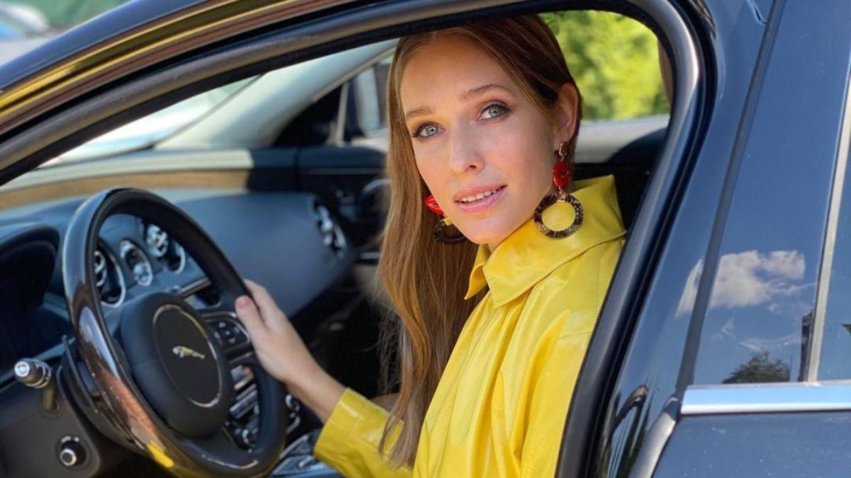 В черном брючном костюме: Катя Осадчая продемонстрировала эффектный образ – фото В черном брючном костюме: Катя Осадчая продемонстрировала эффектный образ – фото