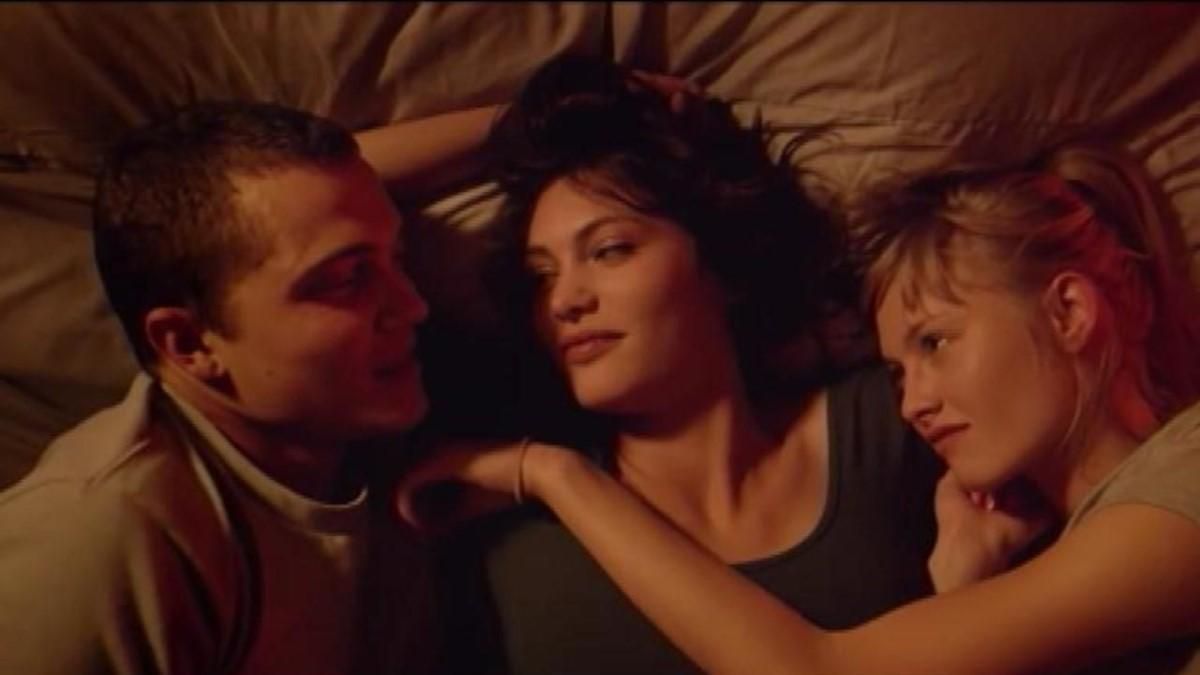 Еротичні фільми про кохання – сцени сексу утрьох: відео