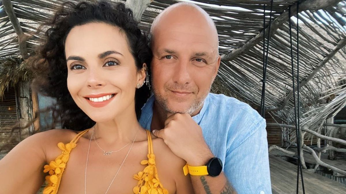 Настя Каменских поделилась забавным фото с мужем и домашним любимцем Настя Каменских поделилась забавным фото с мужем и домашним любимцем