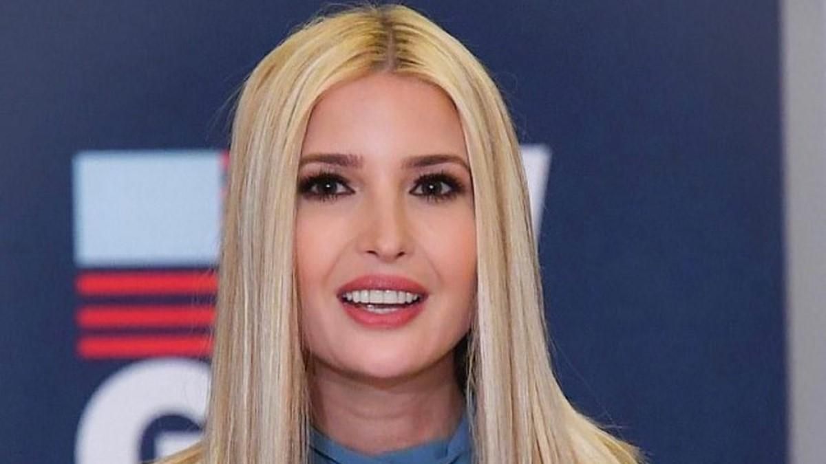 В цветочном платье и на каблуках: Иванка Трамп показала стильный летний образ В цветочном платье и на каблуках: Иванка Трамп показала стильный летний образ