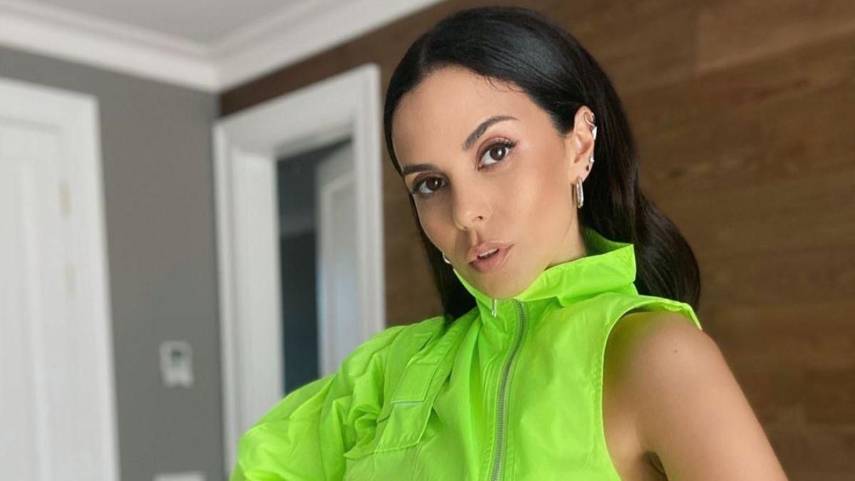 У яскравому топі та мінішортах: Настя Каменських похизувалася стильним літнім образом – фото У яскравому топі та мінішортах: Настя Каменських похизувалася стильним літнім образом – фото