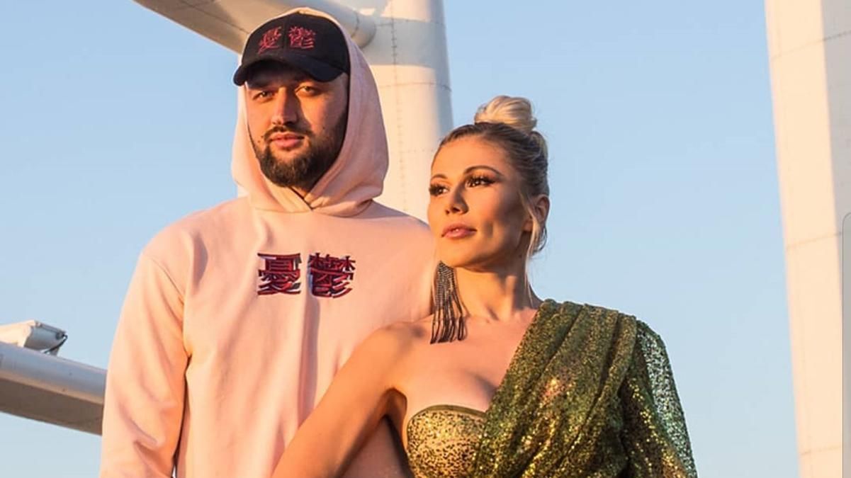 До церкви у світшотах: дует TamerlanAlena повінчалися у річницю весілля – фото До церкви у світшотах: дует TamerlanAlena повінчалися у річницю весілля – фото