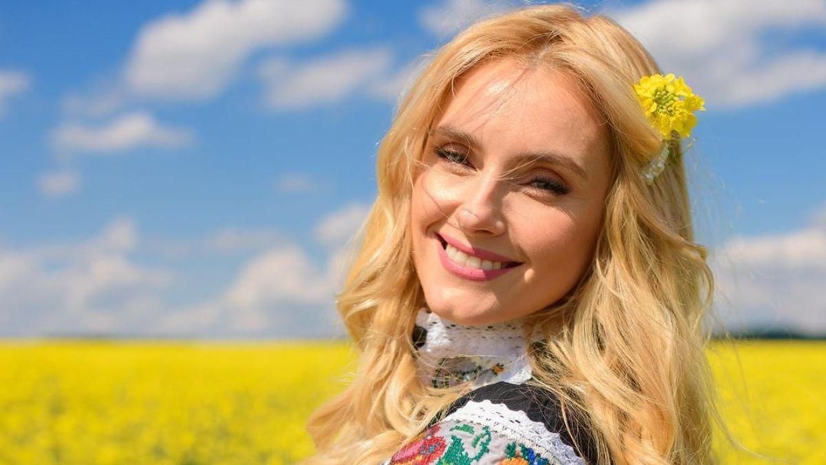 У стильній вишиванці: Ірина Федишин підкорила мережу святковим образом – яскраве фото У стильній вишиванці: Ірина Федишин підкорила мережу святковим образом – яскраве фото