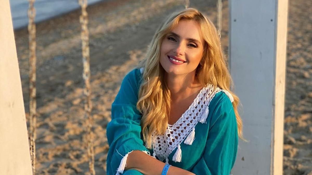 Стриптиз на пляжі: спокуслива Ірина Федишин роздяглася на камеру – гаряче відео