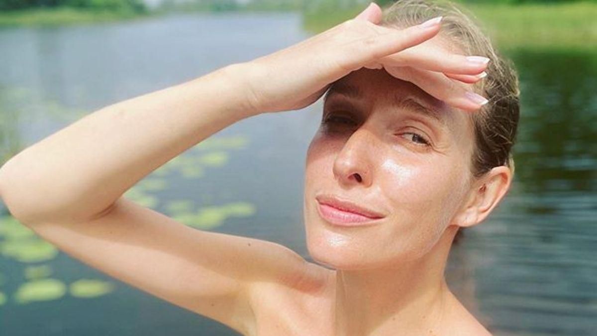 У м'ятних штанах та майці: Катя Осадча похизувалася стильним образом та природною красою У м'ятних штанах та майці: Катя Осадча похизувалася стильним образом та природною красою