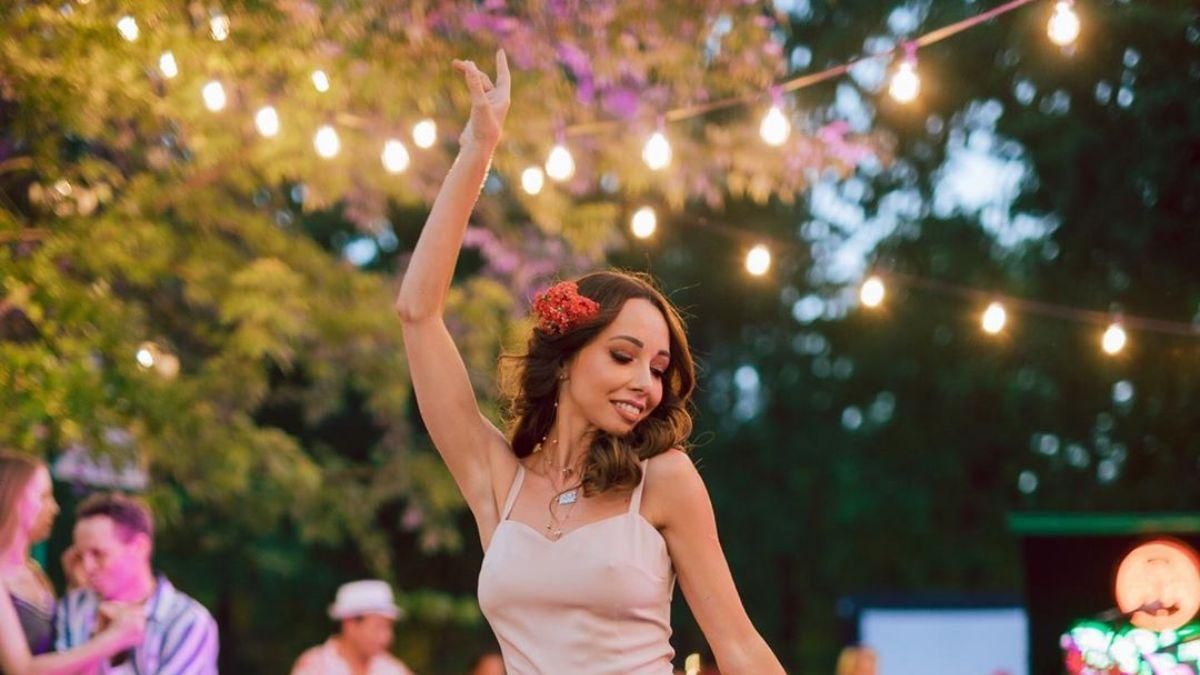 В прозрачном наряде: Екатерина Кухар поделилась чувственным видео из автомобиля В прозрачном наряде: Екатерина Кухар поделилась чувственным видео из автомобиля