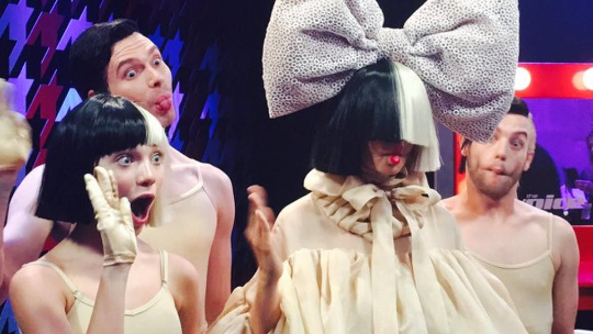 Певица Sia рассказала, как спасла 11-летнюю девочку от насилия Харви Вайнштейна
