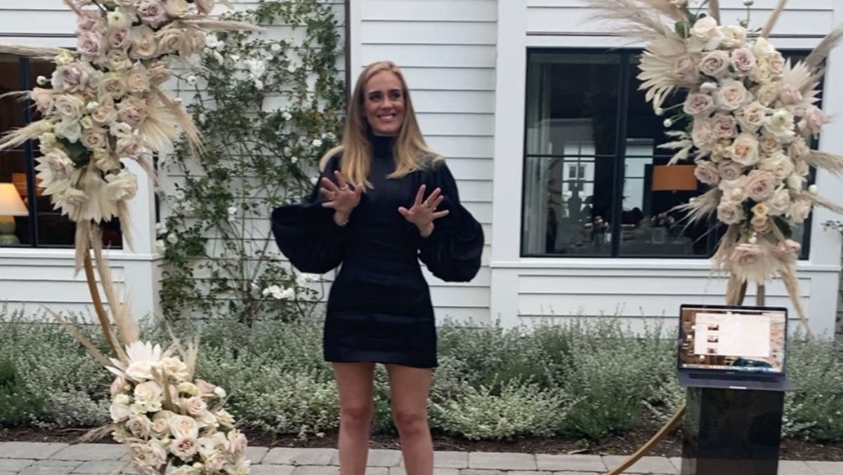 Як живе Адель: розкішні апартаменти з книгами, великим садом і фарфоровою ванною Як живе Адель: розкішні апартаменти з книгами, великим садом і фарфоровою ванною