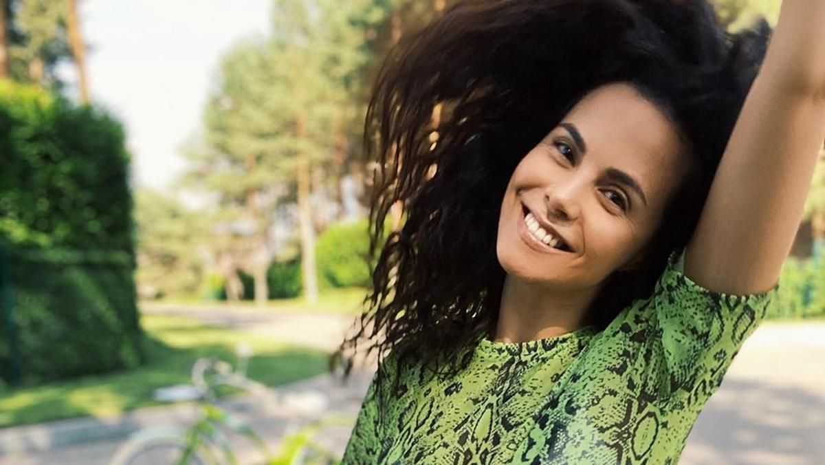 Нырнула в бассейн в платье и на каблуках: Настя Каменских озадачила дерзким поступком – видео Нырнула в бассейн в платье и на каблуках: Настя Каменских озадачила дерзким поступком – видео