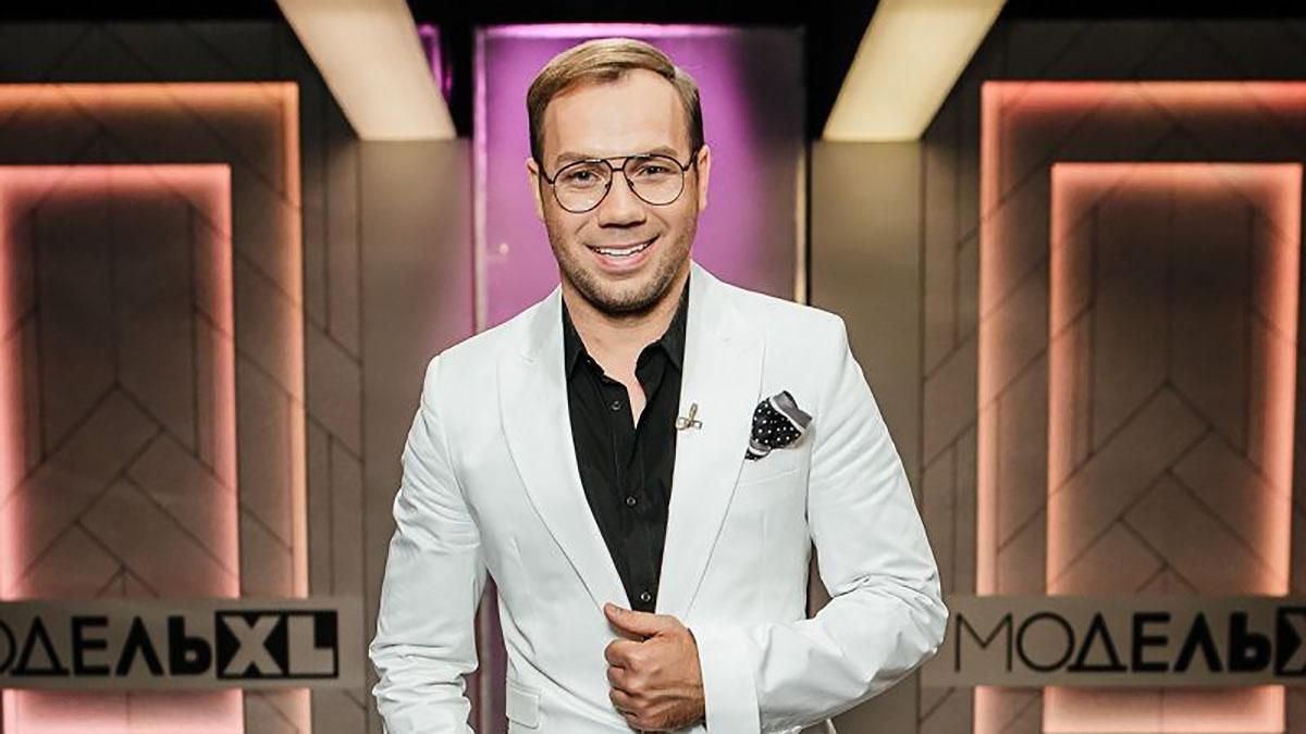 Як підібрати сумки до літніх образів: поради Андре Тана у фото Як підібрати сумки до літніх образів: поради Андре Тана у фото