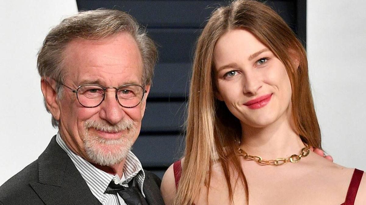 Донька Стівена Спілберга виходить заміж: фото заручин Донька Стівена Спілберга виходить заміж: фото заручин