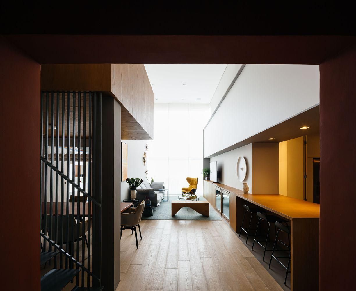 Урбанизм с ноткой хюге – дизайнеры обустроили пентхаус для семейной пары в Сан-Пауло Урбанизм с ноткой хюге – дизайнеры обустроили пентхаус для семейной пары в Сан-Пауло