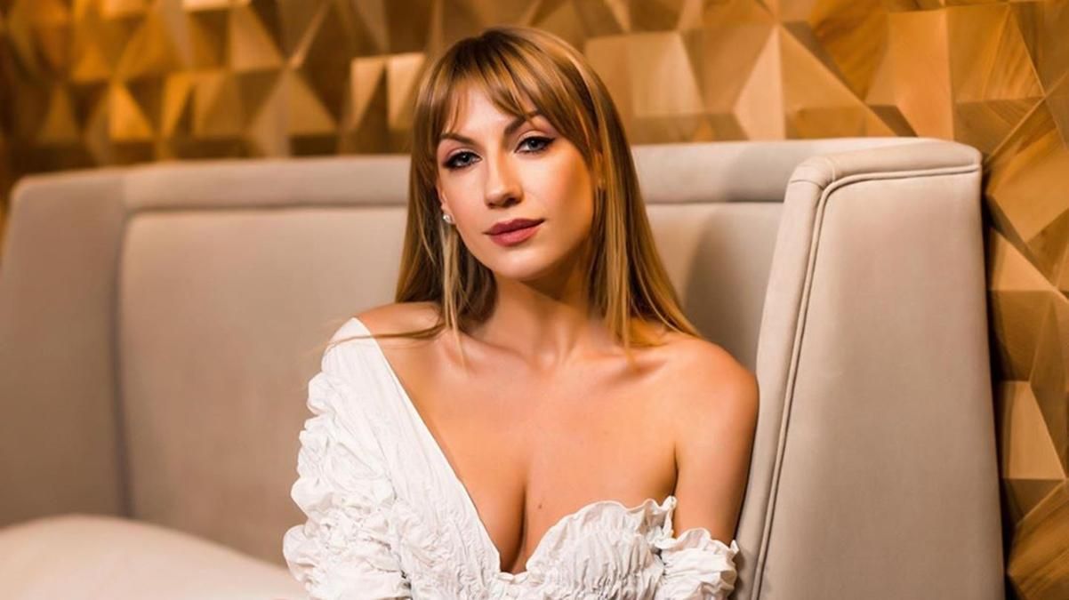 В ефектній мінісукні: Леся Нікітюк похизувалась ніжками у стильному образі – фото В ефектній мінісукні: Леся Нікітюк похизувалась ніжками у стильному образі – фото