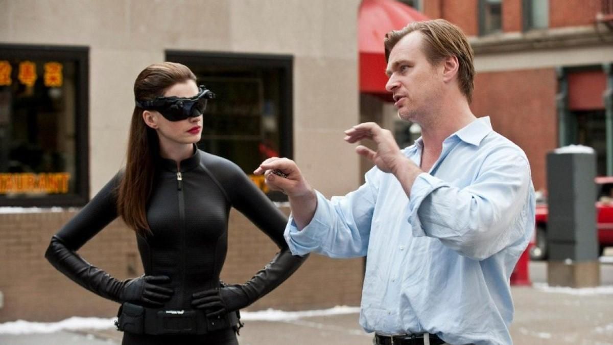 Режиссер Кристофер Нолан запрещает на съемочной площадке кресла: сеть взорвалась мемами Режиссер Кристофер Нолан запрещает на съемочной площадке кресла: сеть взорвалась мемами