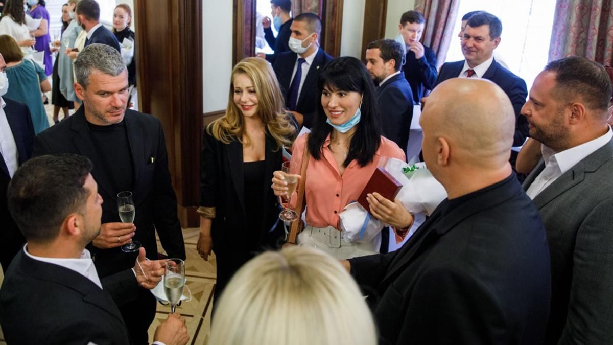 Потап, Білик, Єфросиніна і Мірзоян: як зірки відреагували на нагороди від Зеленського – фото Потап, Білик, Єфросиніна і Мірзоян: як зірки відреагували на нагороди від Зеленського – фото