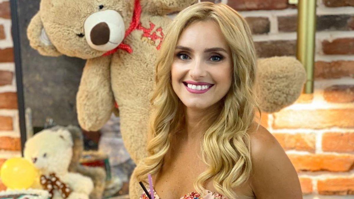 З оголеними плечима та в мінішортах: Ірина Федишин розбурхала мережу зухвалим образом – фото З оголеними плечима та в мінішортах: Ірина Федишин розбурхала мережу зухвалим образом – фото