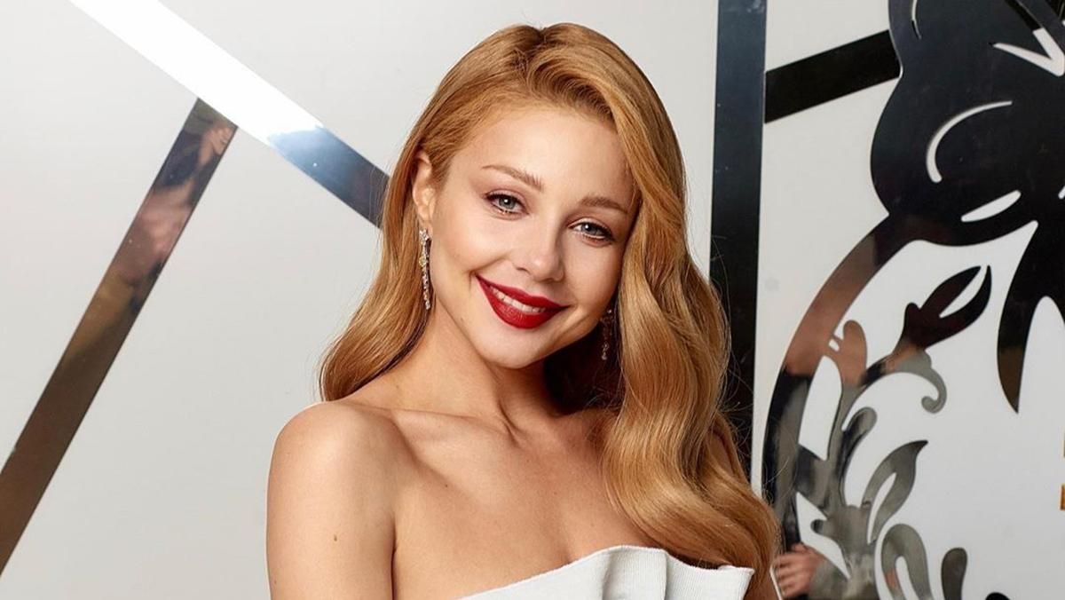 В платочке и бюстгальтере: Тина Кароль поразила дерзким образом – фото В платочке и бюстгальтере: Тина Кароль поразила дерзким образом – фото