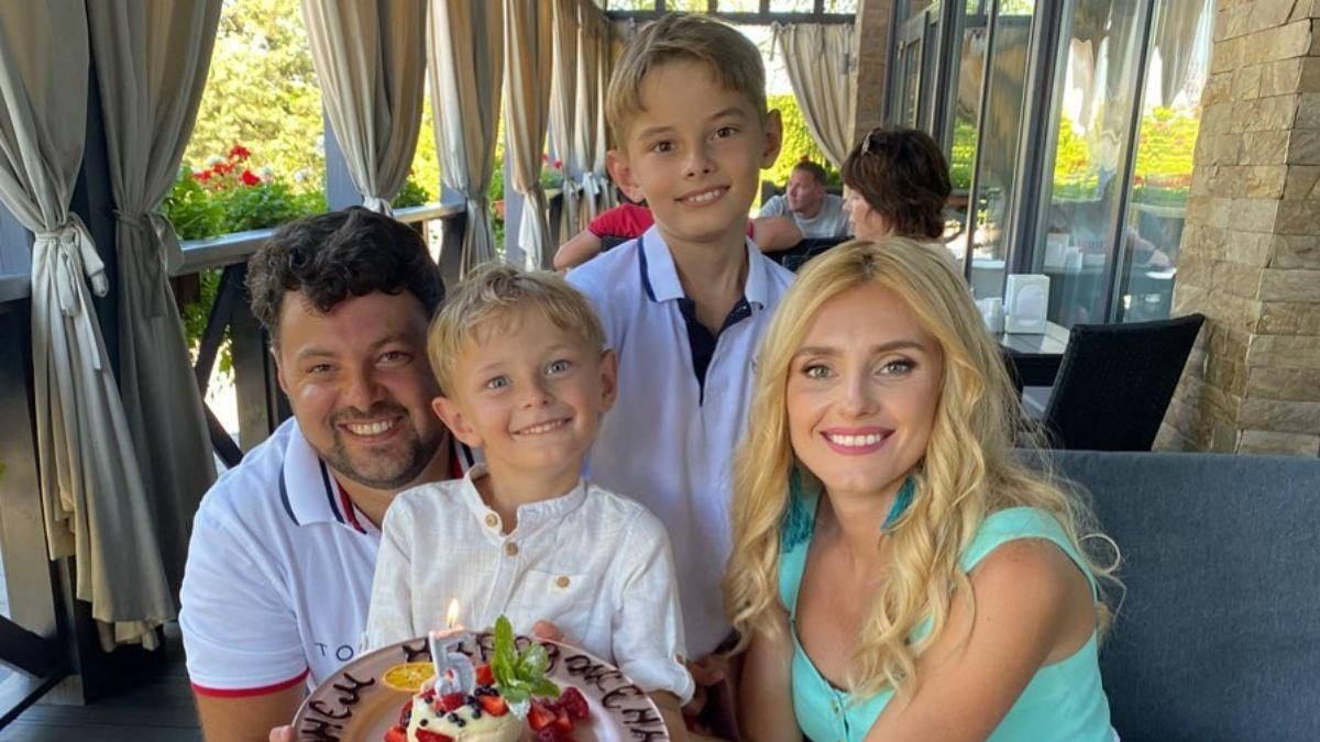 Ирина Федишин очаровала сеть семейной фотографией с отдыха Ирина Федишин очаровала сеть семейной фотографией с отдыха