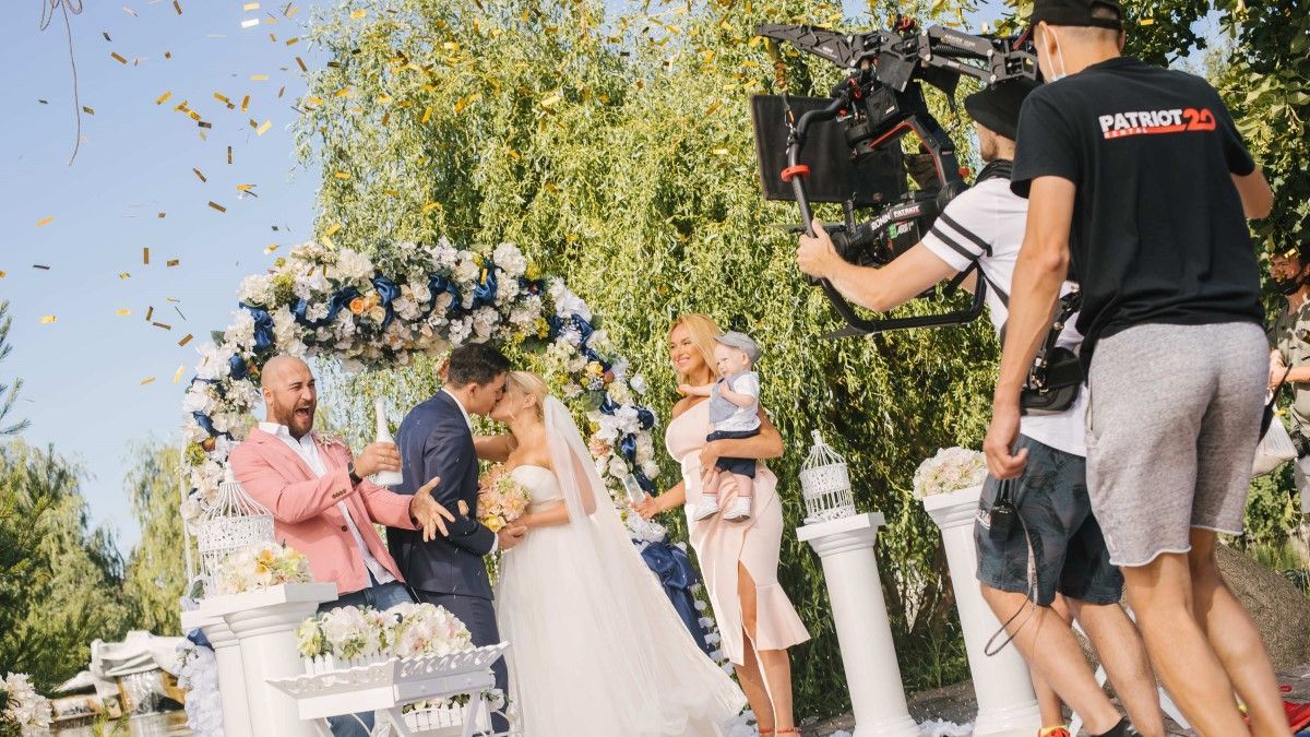 "Квартал 95" снимает новую комедийную ленту "Дикие": первые фото со съемок "Квартал 95" снимает новую комедийную ленту "Дикие": первые фото со съемок