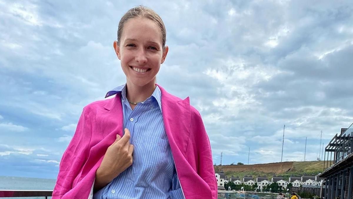 У жакеті та джинсах: Катя Осадча прогулялась мальовничими куточками Одеси – яскраві фото У жакеті та джинсах: Катя Осадча прогулялась мальовничими куточками Одеси – яскраві фото