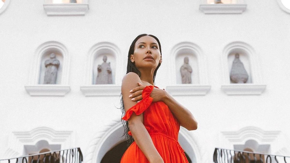 Актори серіалу "Хор" помолились за Наю Ріверу перед тим, як знайшли її тіло: щемливе фото Актори серіалу "Хор" помолились за Наю Ріверу перед тим, як знайшли її тіло: щемливе фото