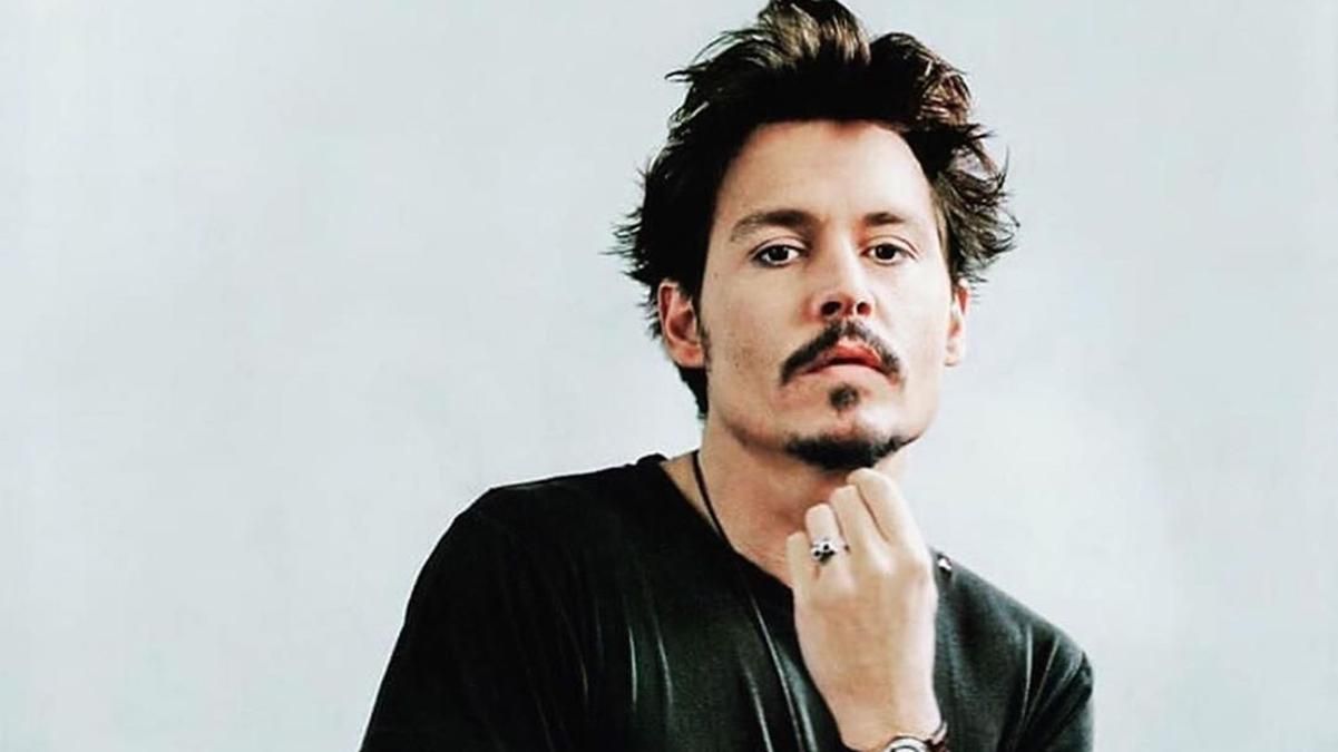 Ембер Герд показала принизливе фото Джонні Деппа, на якому він був "під кумаром" Ембер Герд показала принизливе фото Джонні Деппа, на якому він був "під кумаром"