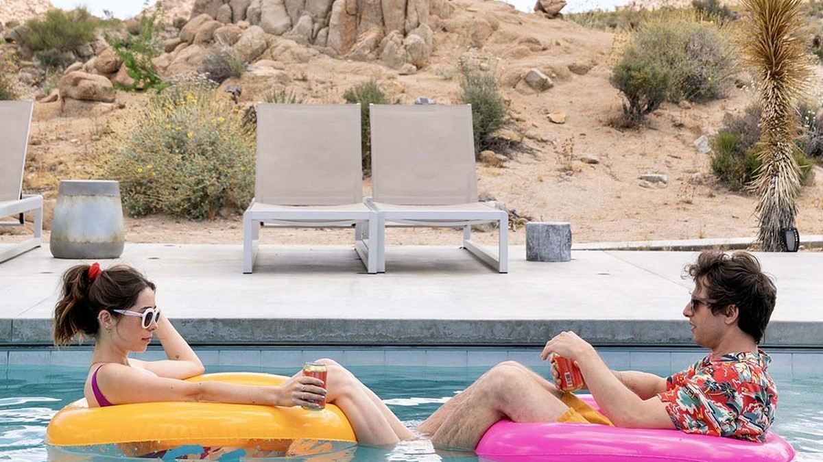 Романтическая комедия "Палм-Спрингс" побила рекорды по просмотрам на Hulu: в чем секрет успеха Романтическая комедия "Палм-Спрингс" побила рекорды по просмотрам на Hulu: в чем секрет успеха