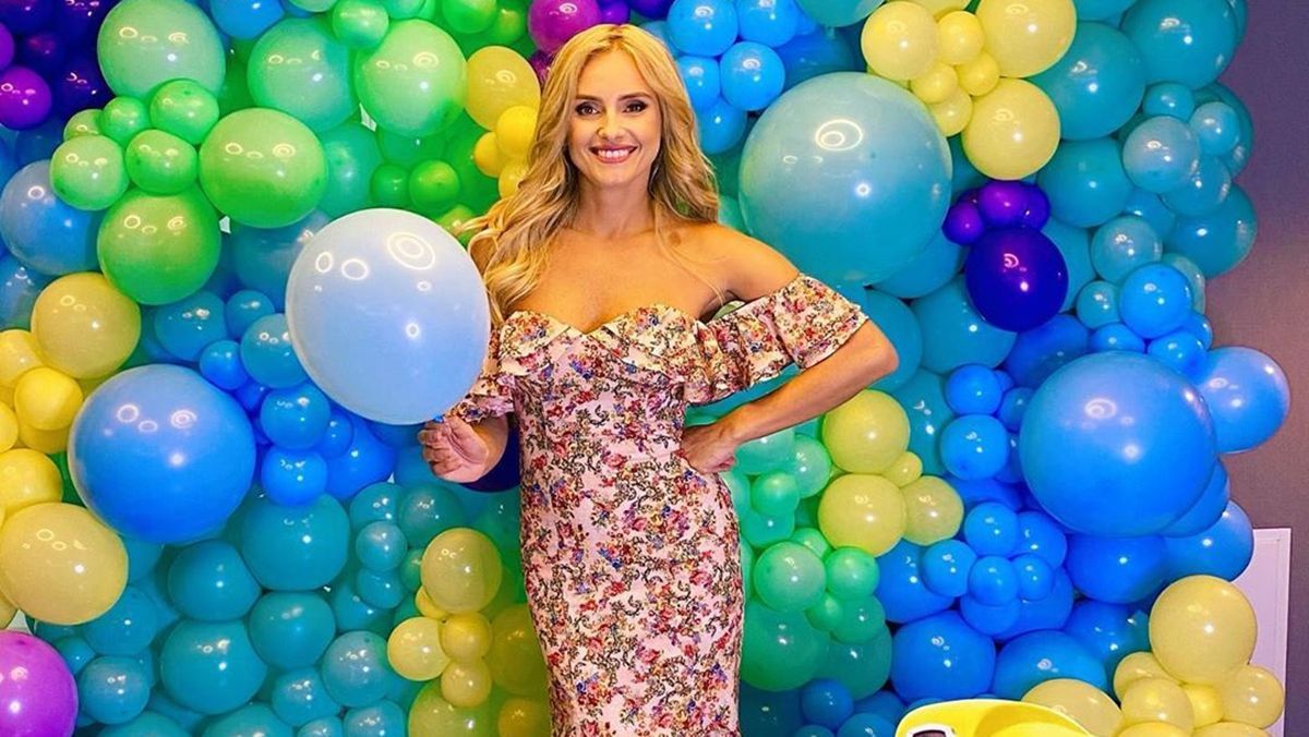 У пікантному купальнику: Ірина Федишин завела мережу танцями за діджейським пультом – відео У пікантному купальнику: Ірина Федишин завела мережу танцями за діджейським пультом – відео