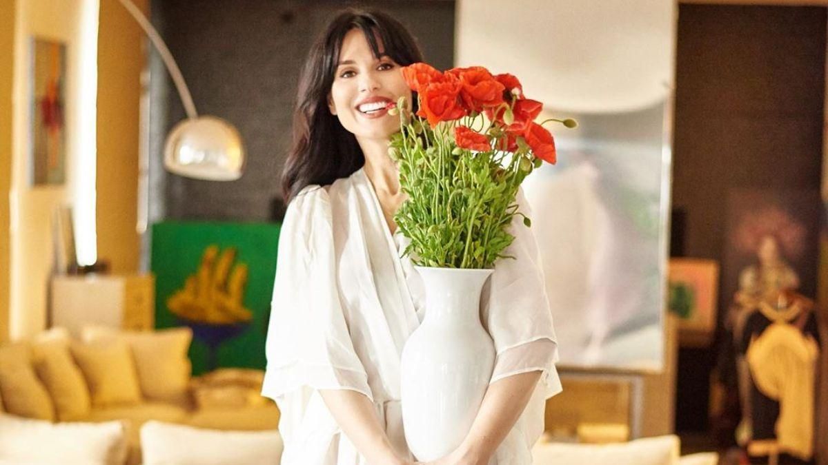 У піжамі та з маками в руках: Маша Єфросиніна зачарувала мережу красивою світлиною У піжамі та з маками в руках: Маша Єфросиніна зачарувала мережу красивою світлиною