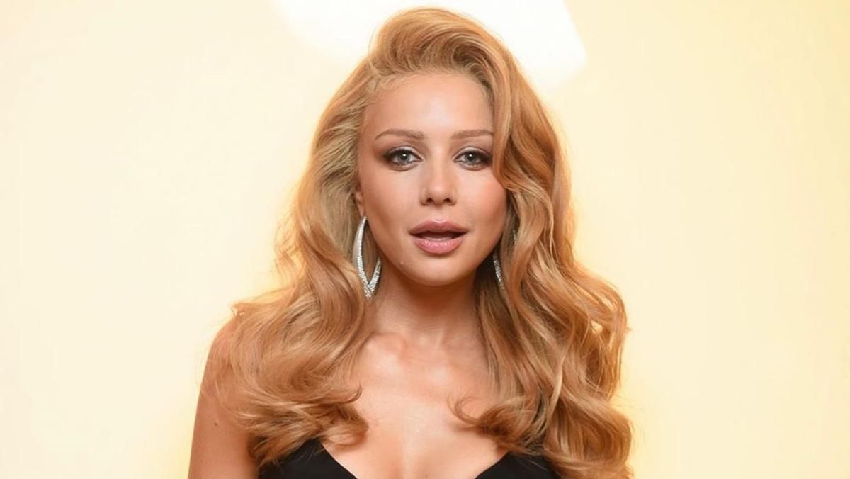 В платье с экстремальным декольте: Тина Кароль поразила образом от украинского дизайнера – фото В платье с экстремальным декольте: Тина Кароль поразила образом от украинского дизайнера – фото