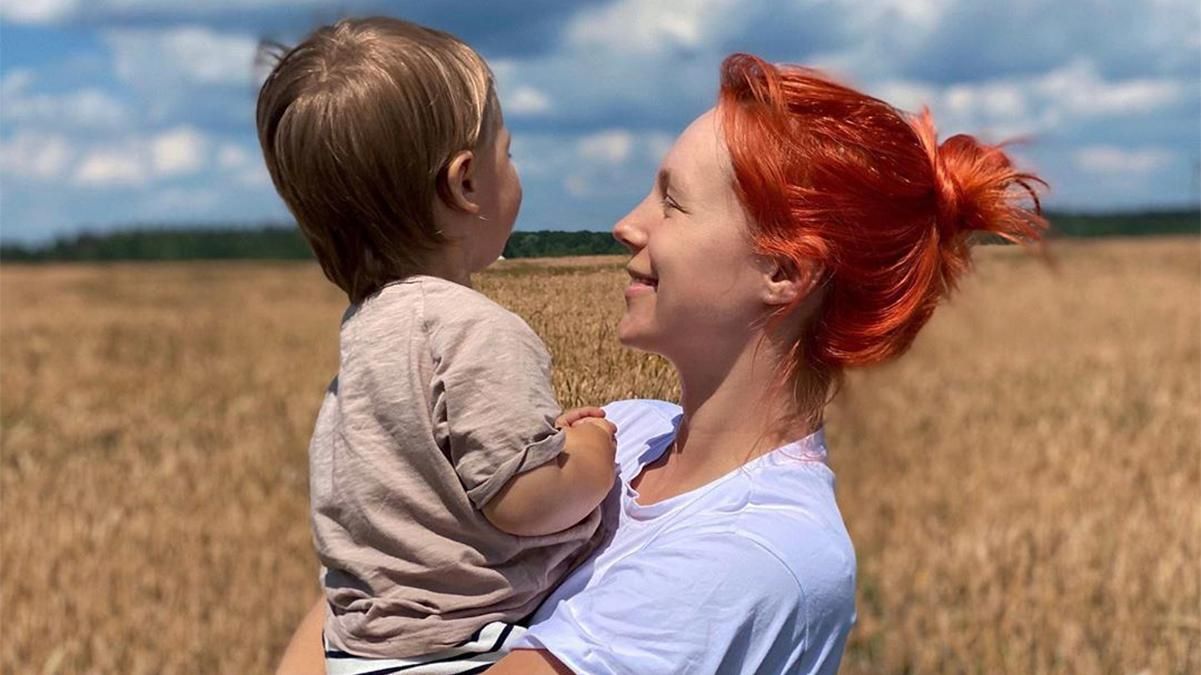 Беременная Светлана Тарабарова расстрогала сеть видео, где показала, как ее сын убирает