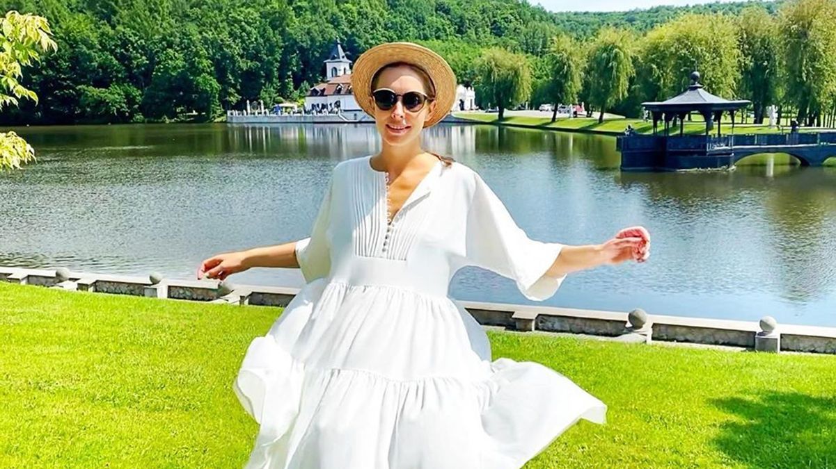 У сорочці з принтом: Катя Осадча показала бездоганний літній образ – фото У сорочці з принтом: Катя Осадча показала бездоганний літній образ – фото