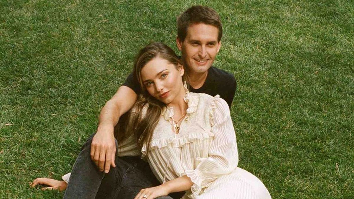 Міранда Керр знялась у рідкісній фотосесії з коханим, який є співзасновником Snapchat Міранда Керр знялась у рідкісній фотосесії з коханим, який є співзасновником Snapchat