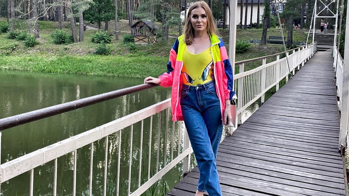 У синій блузці: Слава Камінська замилувала мережу фото на тлі мальовничої природи У синій блузці: Слава Камінська замилувала мережу фото на тлі мальовничої природи