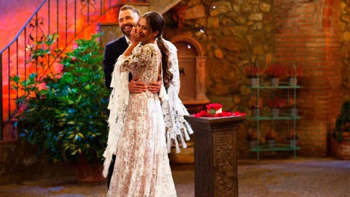 Головний герой закохався у сестер-близнючок: найдивніші історії "Холостяка" у різних країнах Головний герой закохався у сестер-близнючок: найдивніші історії "Холостяка" у різних країнах